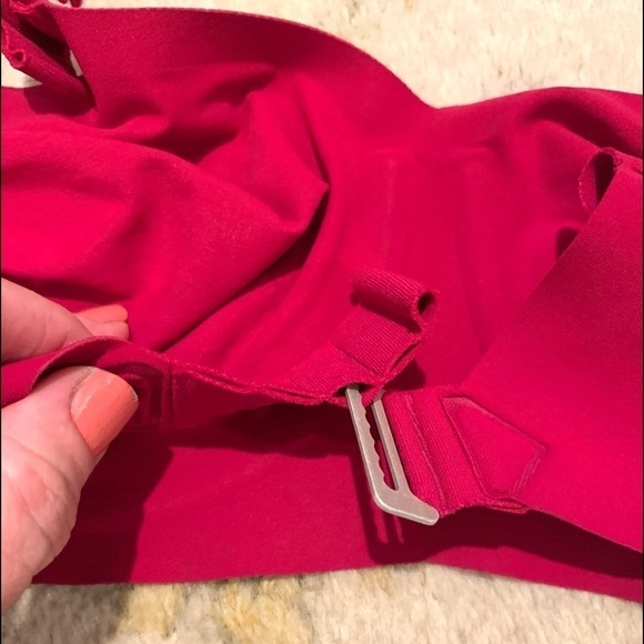 🔥Falke Bra,34D,Cranberry Ergonomic,German Engineered,Price is Firm, Incredible - Picture 6 of 10